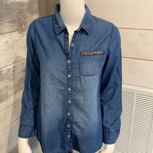 Light weigh denim shirt with beaded pocket detailing. Smoke free home.